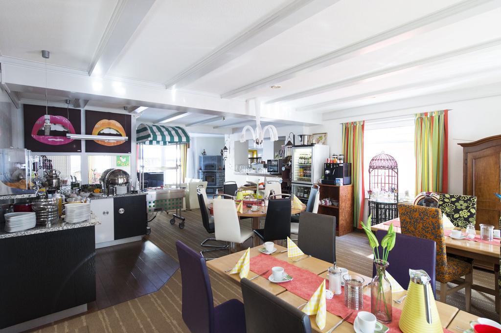 Hotel Garni Elegant Виллинген Экстерьер фото
