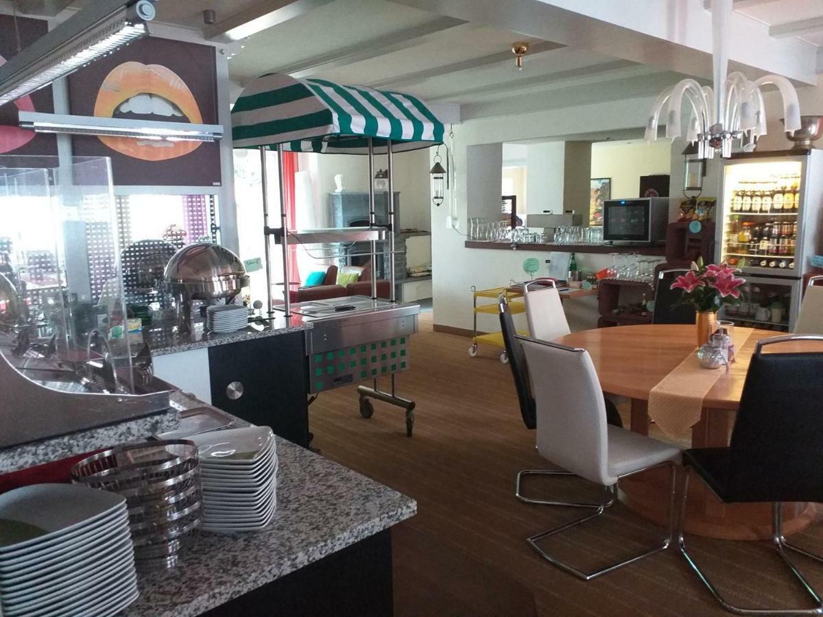 Hotel Garni Elegant Виллинген Экстерьер фото